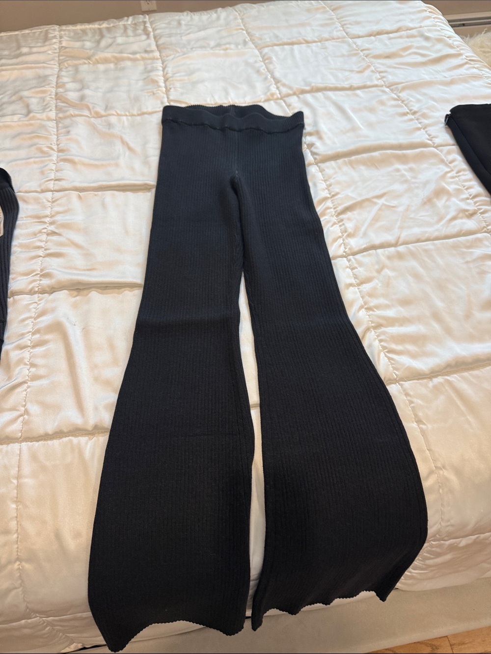 ALO Yoga Black Ribbed Flare Leggings with Scalloped Waist